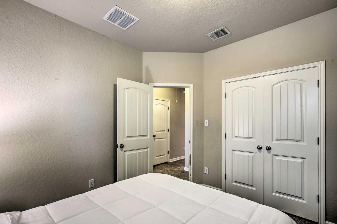 San Antonio Home With Yard About 8 Mi To Lackland! Экстерьер фото